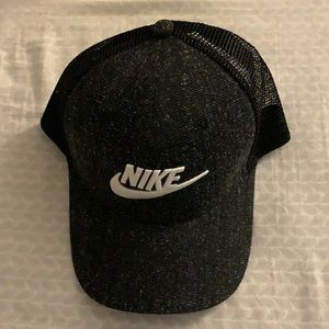 Nike Golf trucker hat